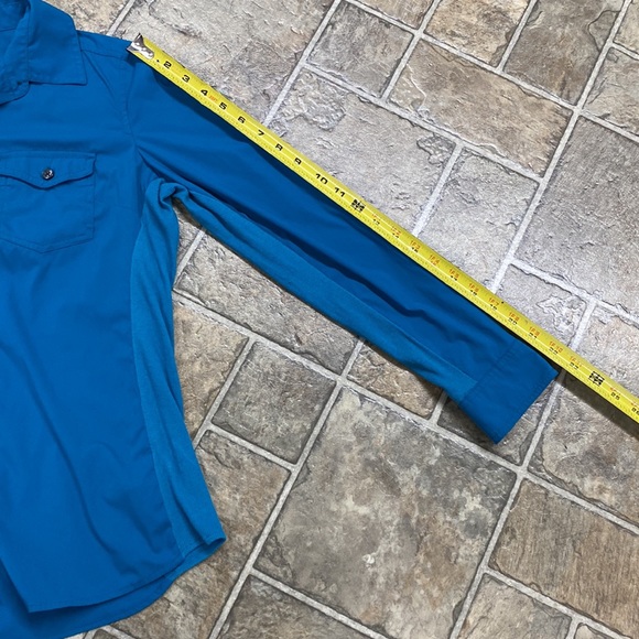 Marmot Long Sleeve Button Down Shirt Small Zippered Side Pocket, Blue - Picture 11 of 11